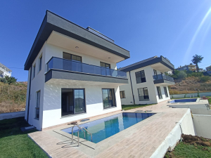 77532151-7ebc-4e2f-b981-0d79d1e47d9c